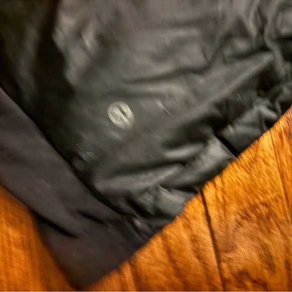 Lululemon Down For a Run vest black Sz 6 - Picture 11 of 11